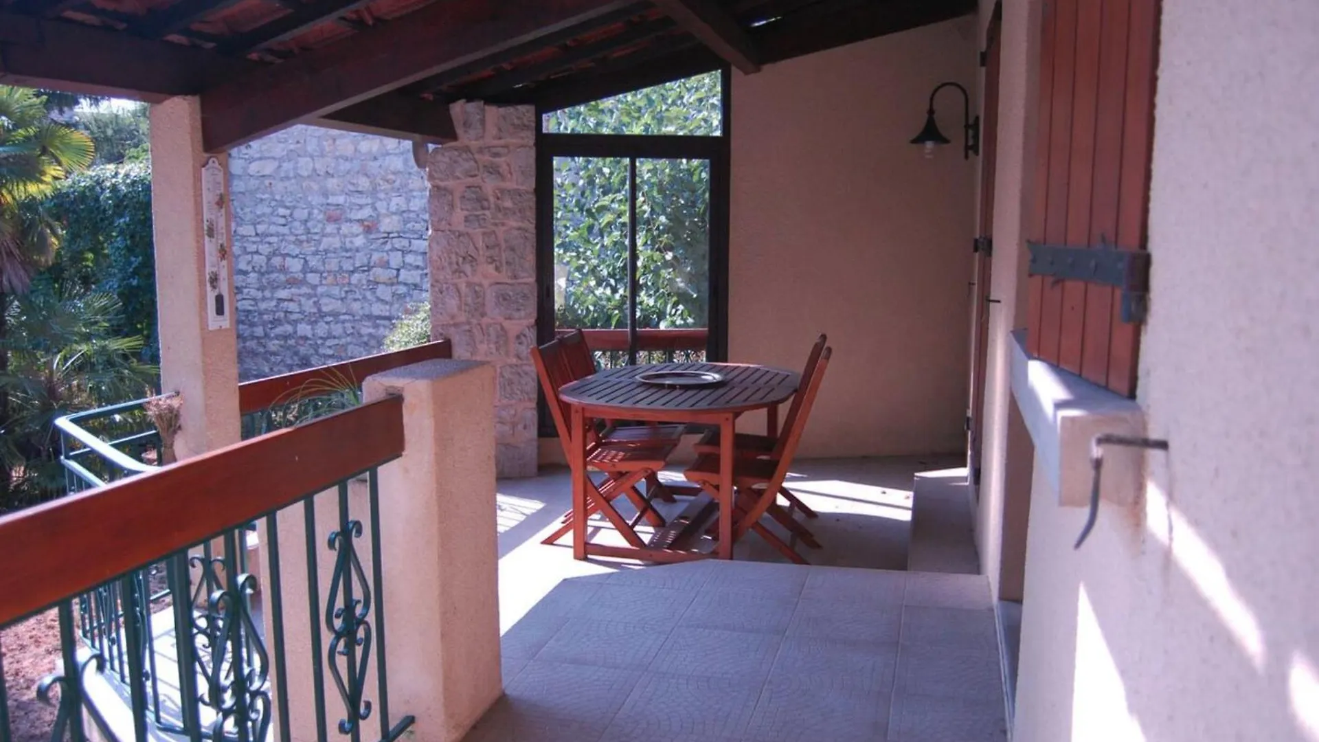 Mas Dumas - Maison De Village En Pierre Chandolas 0*,  France